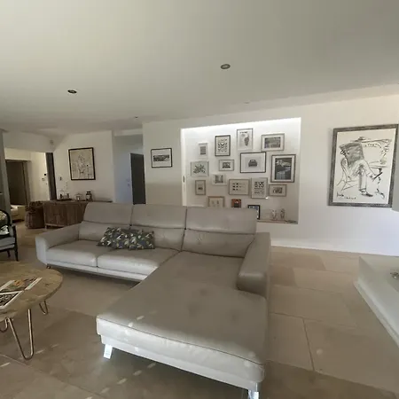 Tiga Villa Ollioules